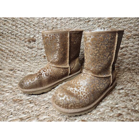 Ugg Women's Sheepskin Classic II Glitter Leopard Snow Beige Tan Boots Size 5 - Picture 2 of 11